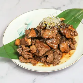Ternera Añojo con Bambú y Setas Chinas