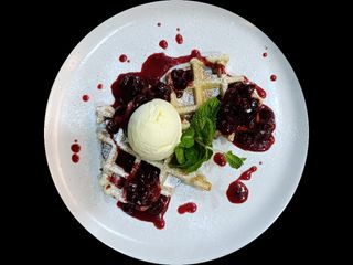 Вафлі з вишнями