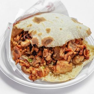 Panino di pizza kebab 