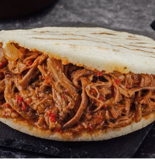 Arepa De Carne Y Queso