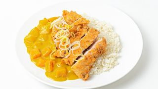 Хрустящая курочка с соусом карри и рисом 