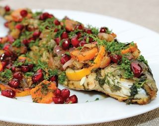 შემწვარი კალმახი ბოსტნეულის გარნირით