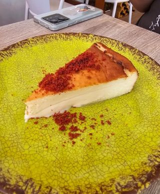 Tarta de queso canario con crumble de pimentón ahumado
