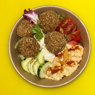 12. Ensalada falafel