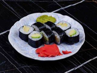 Макі авокадо (120г)