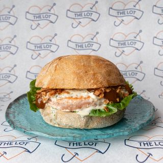 Hamburguesa De Salmón A La Brasa