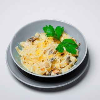 Паста с курицей и грибами