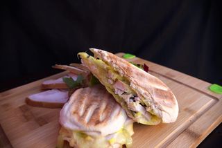 Meniu Sandwich cu piept de curcan afumat