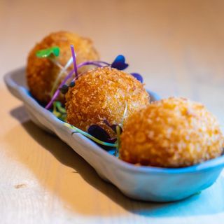 Croquetas de chicharrones caseras