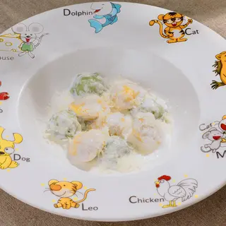 Mini Ravioli cu cărniță de pui și sos cremos de frișcă