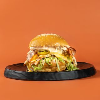 საფირმო ქათმის ბურგერი/Special Chiken burger