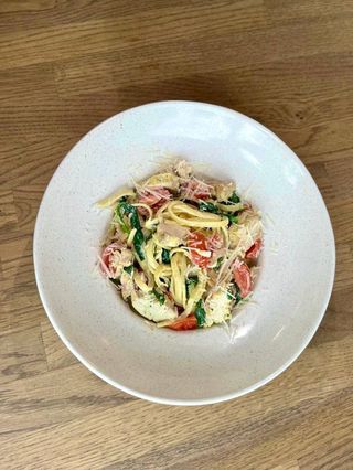 Паста з куркою та шпинатом