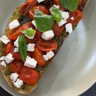 Tosta tomate cherry 