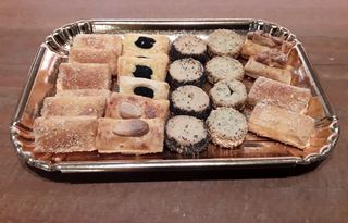 Vassoio 300 g salatini brisé, formaggini, sable' assortiti