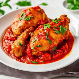 Chicken in red pepper sauce