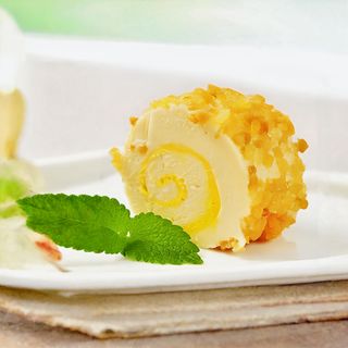 Крем сирене с ананас и бадем (150г)