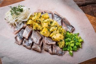 Оселедець матіас власного засолу з картоплею (150г/100г)