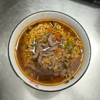 J138 Ramen con manzo 
