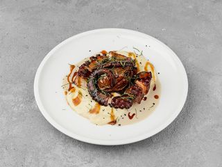 ВОСЬМИНІГ В ХОСПЕРІ, ПЕЧЕНИЙ ТОМАТ, КАРТОПЛЯНИЙ КРЕМ (250g)