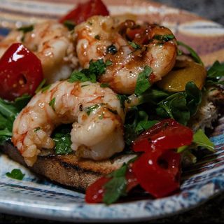BRUSCHETTE CON GAMBERI SALTATI (2 uds.)