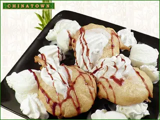 Паниран ананас със сладолед и сметана
