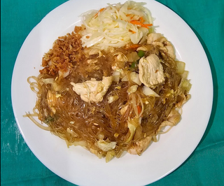 Makaron sojowy z kurczakiem