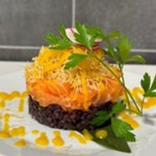 Salmon tartare black