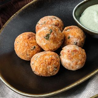 Falafel cu sos avocado