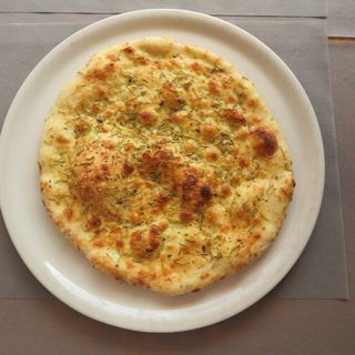 Focaccia Con Ajo Y Romero