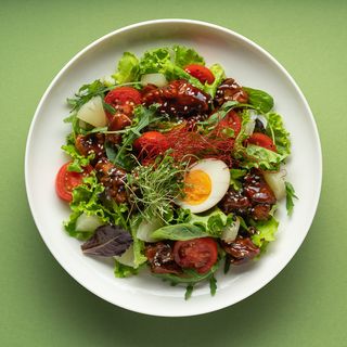 Салат з куркою теріякі