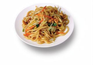 Udon con gamberi e verdure
