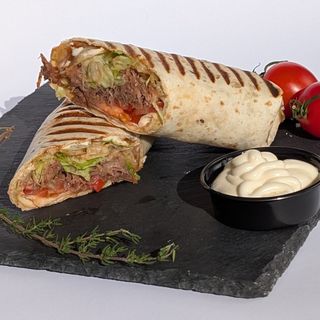 Тортила с Телешко , Салата и Десерт по избор