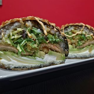 Sushi burguer de salmon