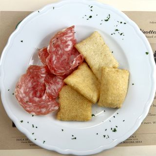 Gnocco fritto con Soppressa dolce veronese