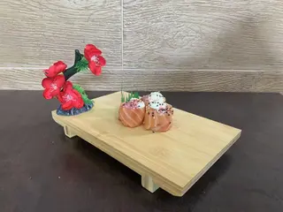 A48 Gunkan de salmão com molho de morango (3 peças)