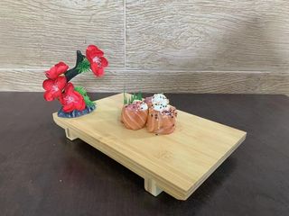 A48 Gunkan de salmão com molho de morango (3 peças)