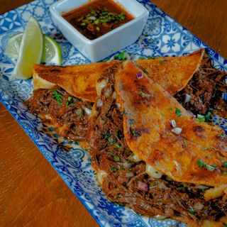 Quesadilla birria