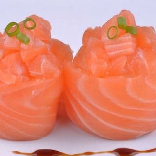 Gunkan  salmão wakame (3 peças)