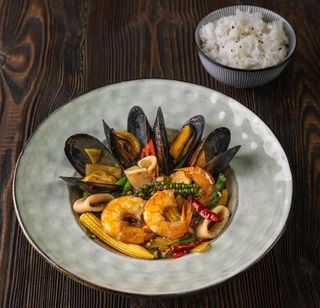 Pad Kee Mao (owoce morza)
