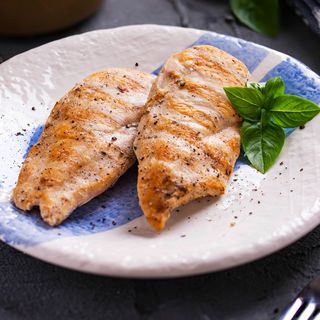 Piept de pui la gratar 100g