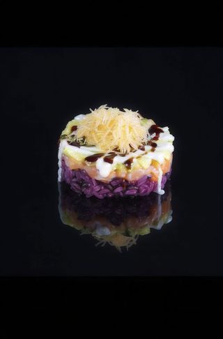 227. Black Rice Tartar De Salmón Aguacate (Ración)