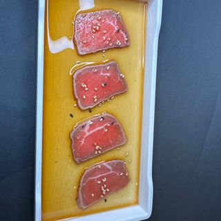 10.TATAKI TERNERA Y SALSA ESPECIAL