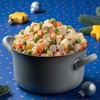 Пів кіло олів'є з курочкою