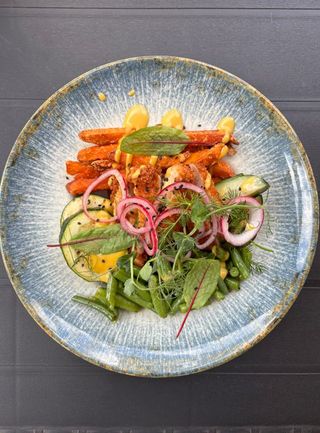 Zdrowa micha z chrupiącym kurczakiem w panko