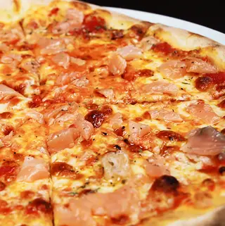 Pizza Al Salmone