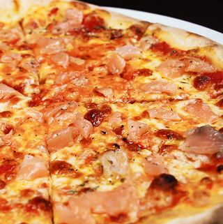 Pizza Al Salmone