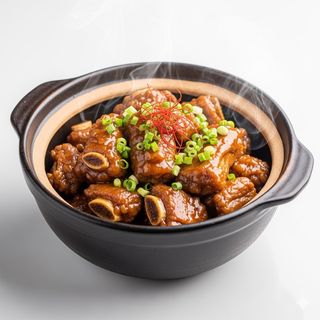 Costine di maiale brasato con salsa marrone 红烧排骨