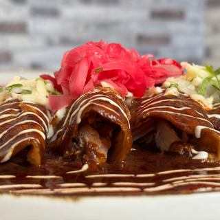 Enmoladas poblanas de cerdo