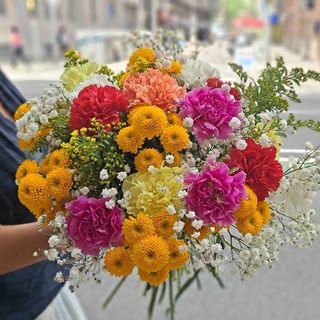 RAMO DE CLAVELES COLORIDOS “TOKIO” de 41€ a 91€