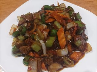 76. Телешко месо с люти чушки (700гр)